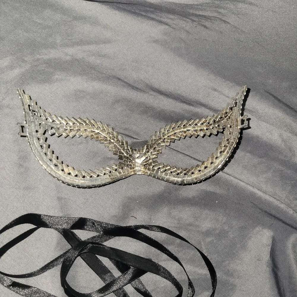 Full Crystal Rhinestone Silver Petite Diamond Design Masquerade Mask